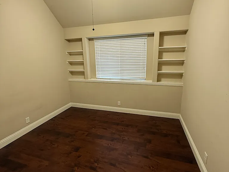4303 Oak Bluff Dr — Photo 11