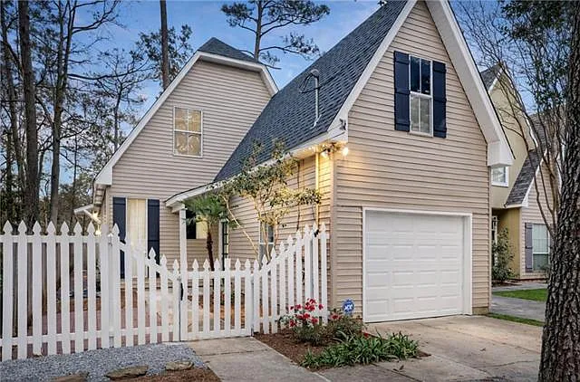 626 Village Ln S #A — Photo 1