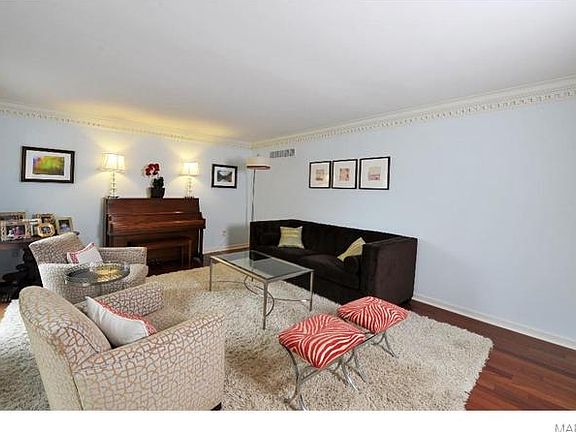 3rd image of 1056 Wellington Ter