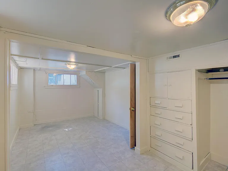 2257 S Franklin St — Photo 14