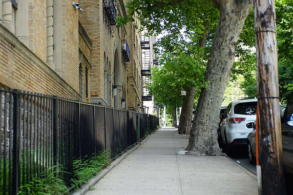 Rented by Norman Raindel, LREB | media 28