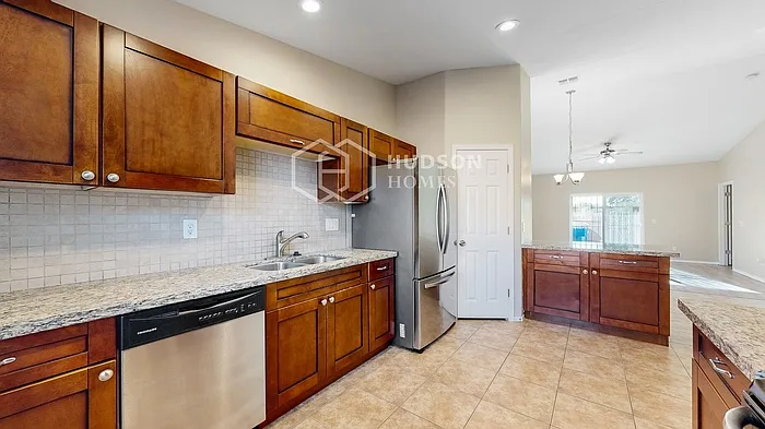 8107 S 5th Ave — Photo 10