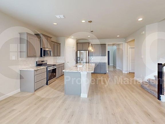 5th image of 1710 Stetson St