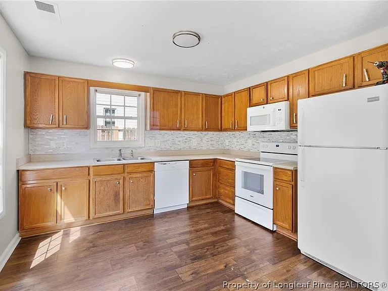 124 Hosta Dr — Photo 12