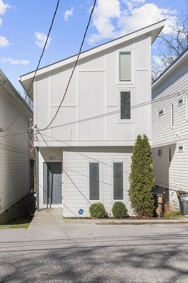 Modern 3 bedroom Home in East Nashville Close to the Most Popular Places in Nashville! — Photo 1