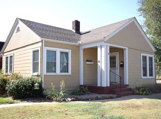 10 Tenlawns Pl, Salina, KS 67401