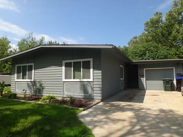 1711 SW Kent Pl — Photo 2