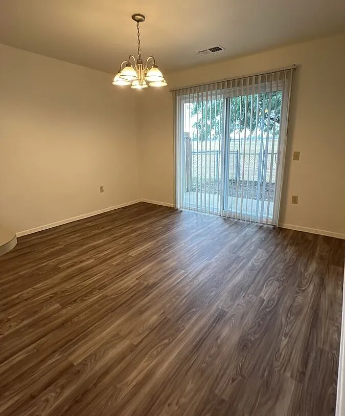 3 bed, 2.0 bath, 1384 sqft, $1,889 — Photo 2