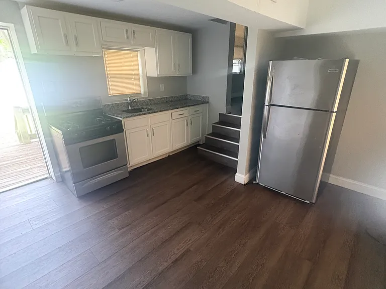 700 Woodbourne Ave #9 — Photo 3