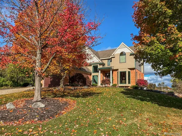 10736 Bogie Lake Rd, White Lake, MI 48386