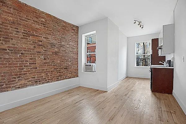 1st image of 300 Palmetto St APT 1