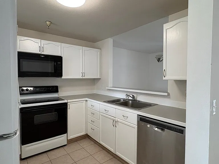 901 Sunset Blvd NE #C310 — Photo 5