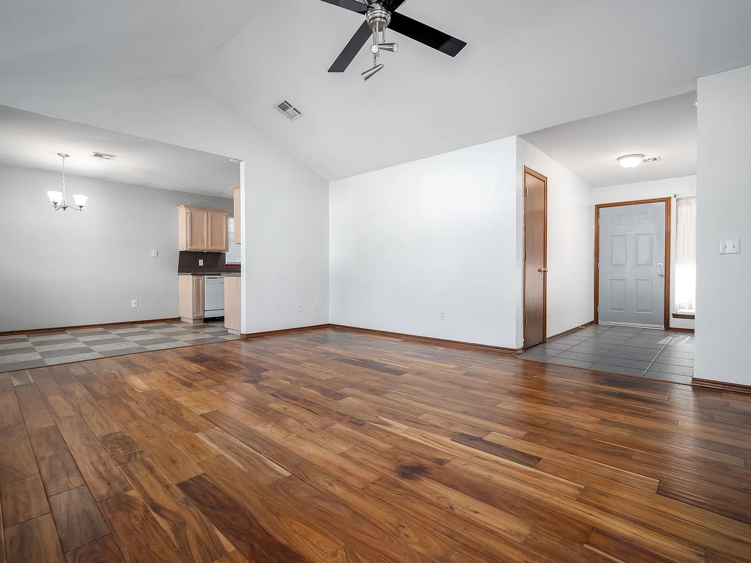 424 Crest Place — Photo 1