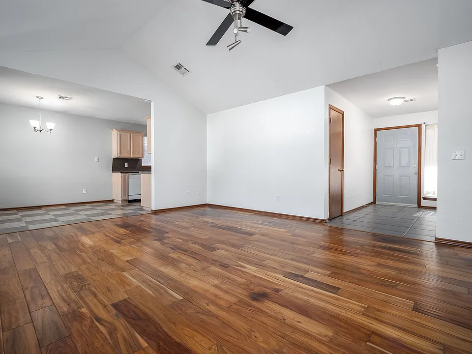 424 Crest Pl
