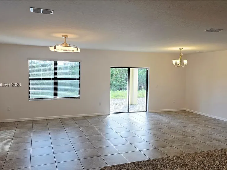 808 Old Country Rd SE — Photo 8