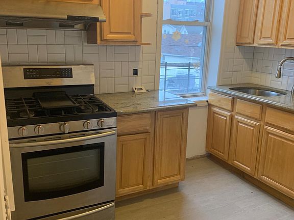 2nd image of 17207 Jamaica Ave
