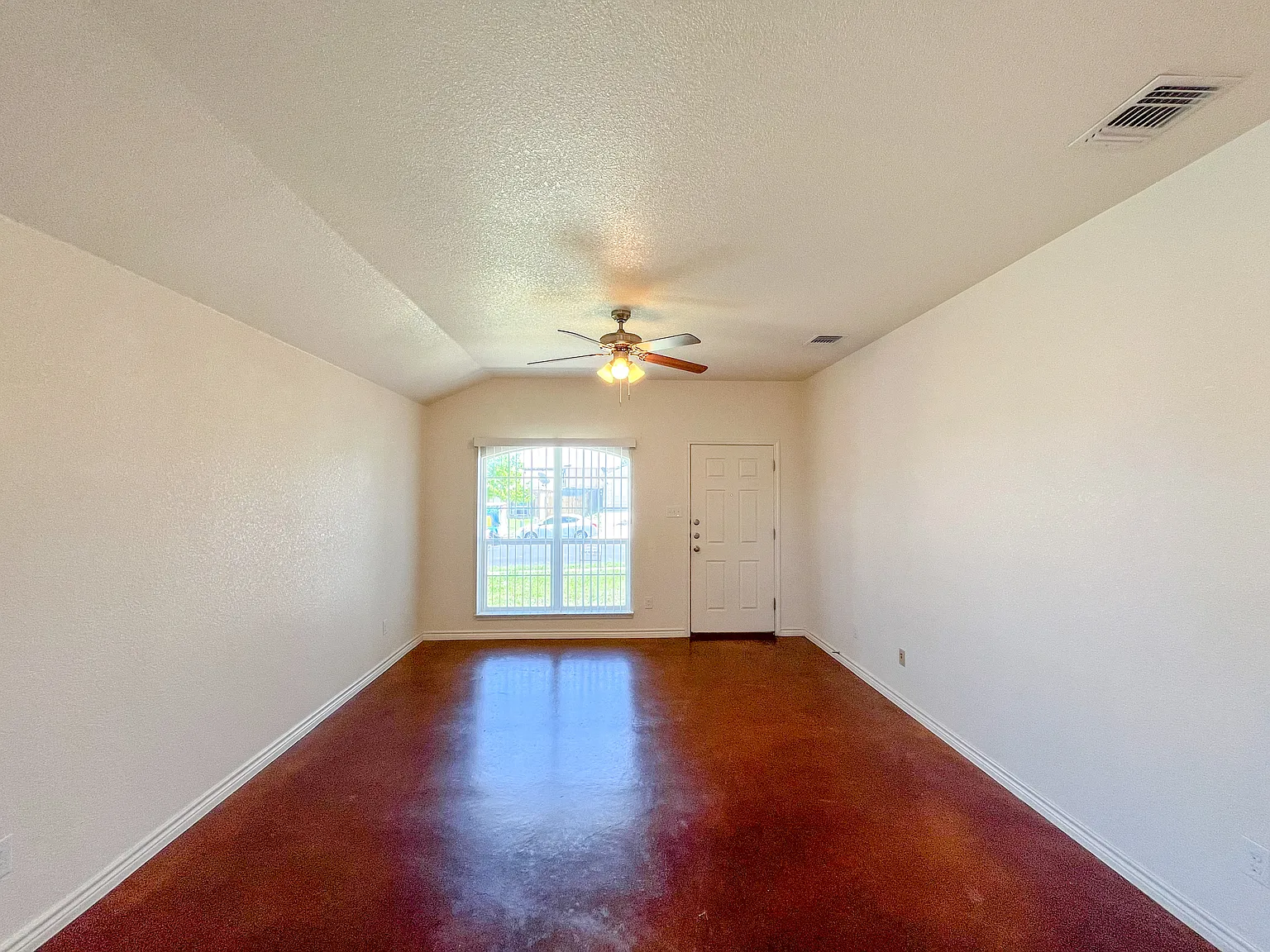 3 bed, 1242 sqft, $1,150 — Photo 4