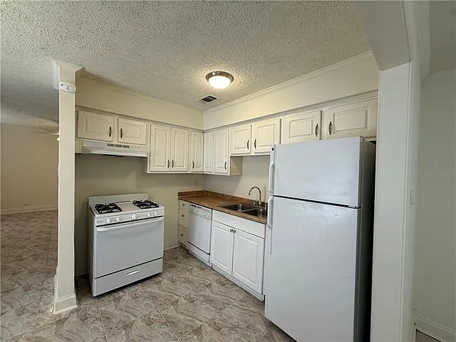 3872 E Loyola Dr — Photo 5