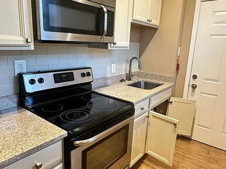 2637 E Ontario St #1B — Photo 1