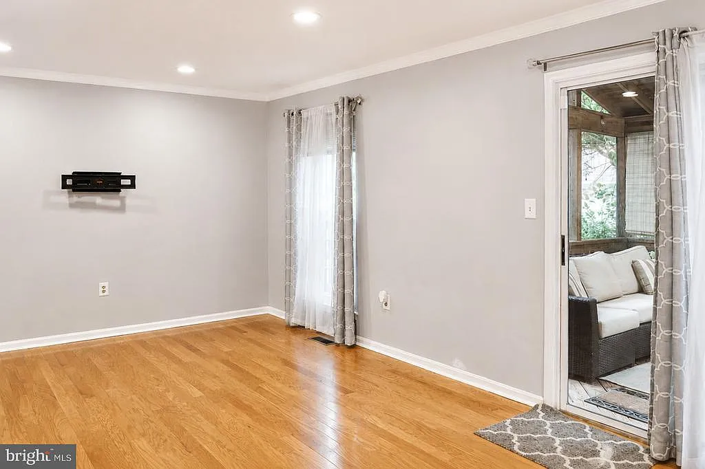 3 bed, 2.5 bath, 1460 sqft, $2,500 — Photo 4