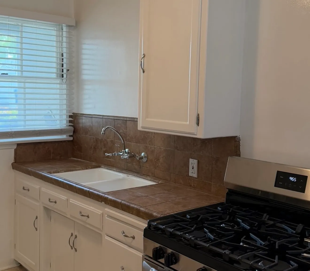 1 bed, 700 sqft, $2,800 — Photo 3