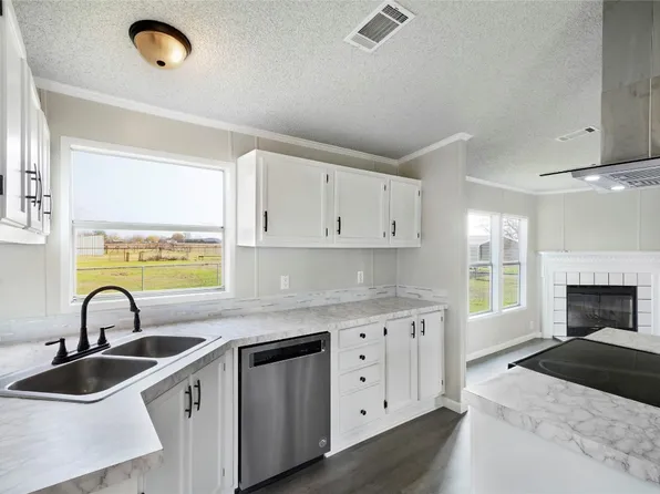 375 Pilgrim Ln, Mineral Wells, TX 76067