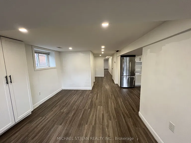 176 Queensdale Ave E #LOWER — Photo 22