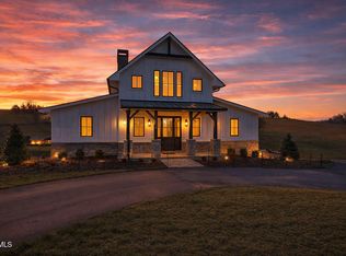190 Farmhouse Village Trl, Butler, TN 37640