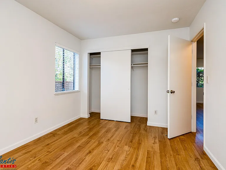 414 Bay Ave #D — Photo 7