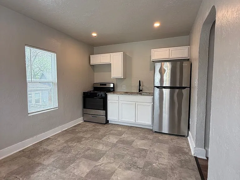 1612 N Villa Ave — Photo 6