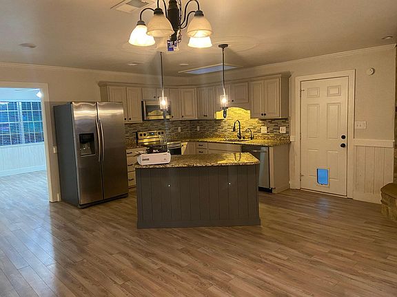 5th image of 605 Bayou Ln