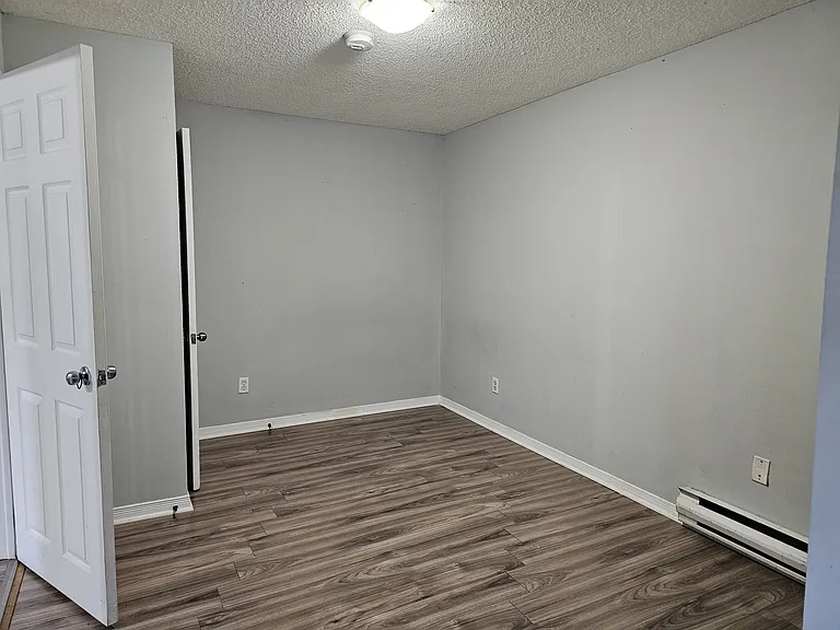 25 Hazel St #7 — Photo 5