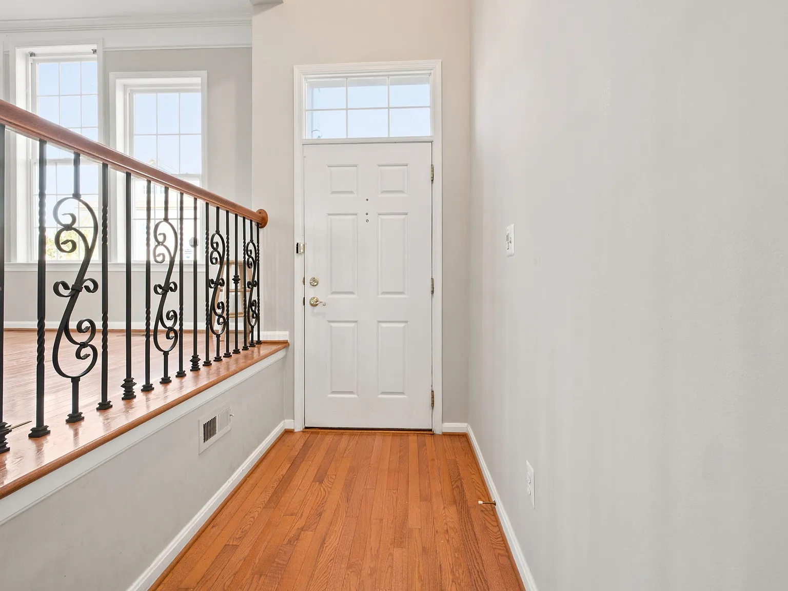 4 bed, 2510 sqft, $3,200 — Photo 2