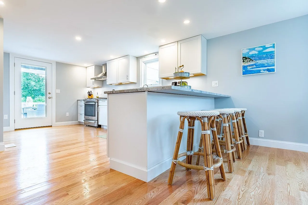 4 bed, 2.5 bath, 1600 sqft, $3,200 — Photo 4
