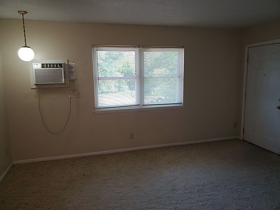 4th image of 2203 Oakwood Dr APT 7