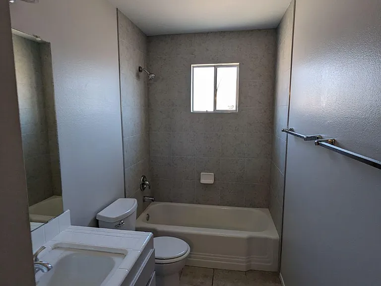 5225 N 35th Dr — Photo 12