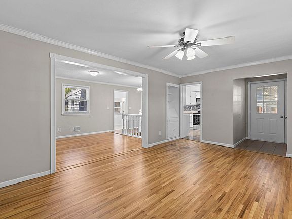 3rd image of 1820 Oak St