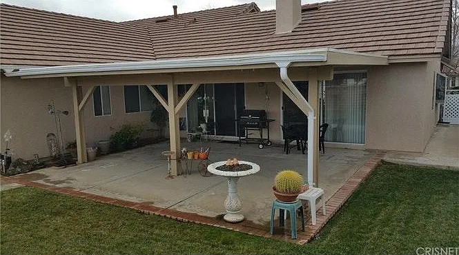 3143 Mariposa Ave — Photo 2
