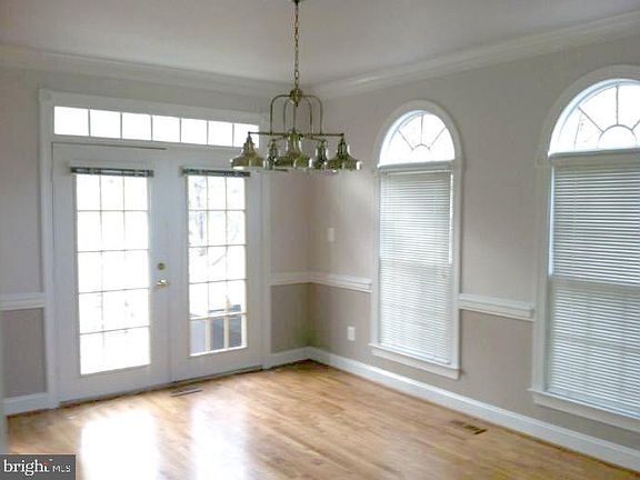 3rd image of 3906 Barcroft Mews Ct