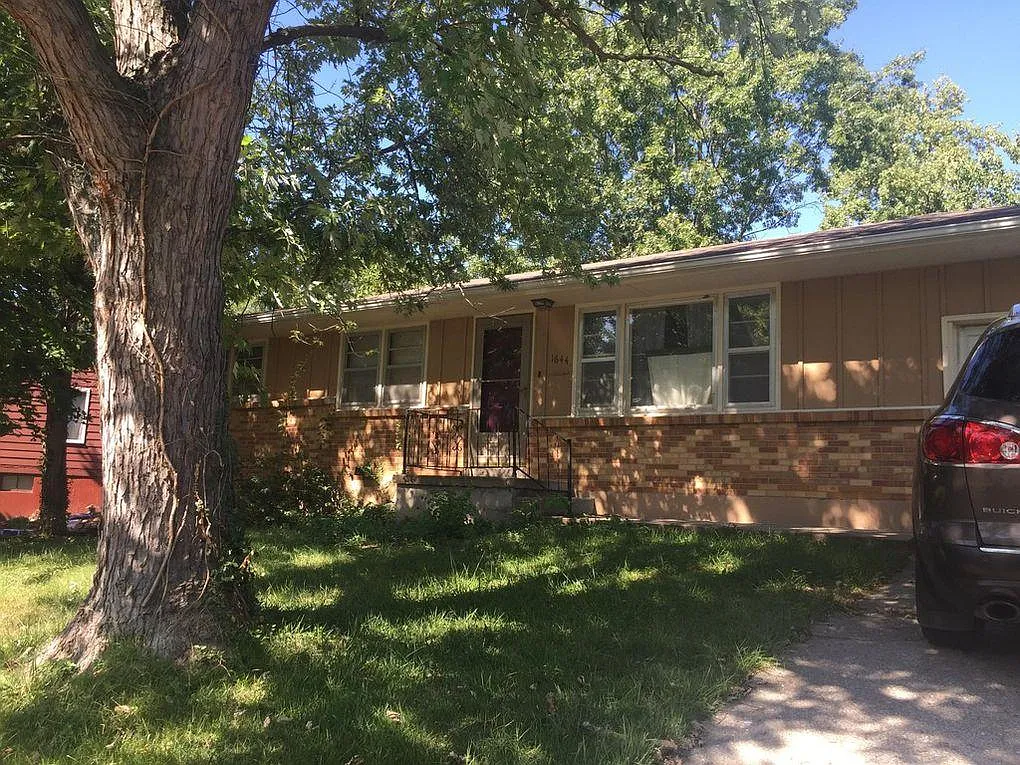 4 bed, 1950 sqft, $1,995 — Photo 1