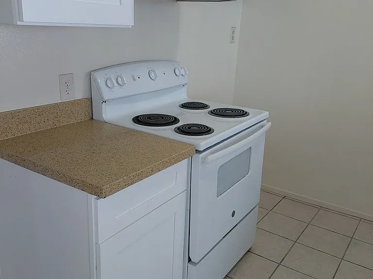 925 Loma Ave — Photo 12