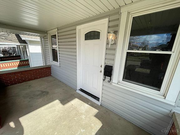 3rd image of 946 N E St
