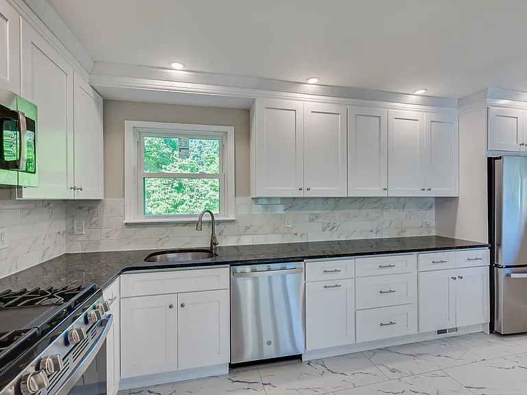 15 Woodmere St #15 — Photo 6