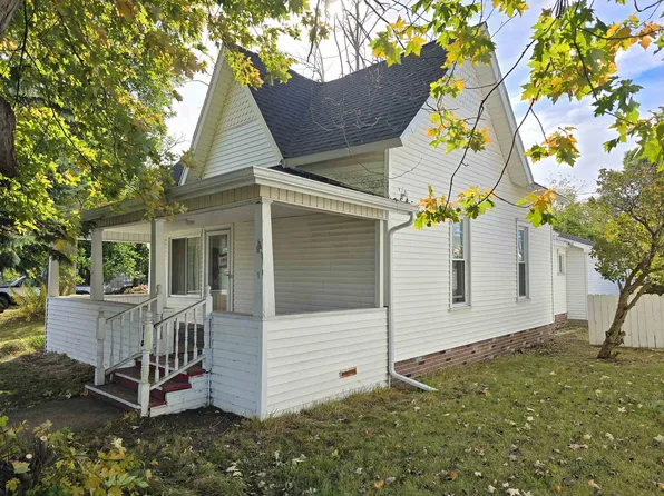 110 S Manitou St, Pinconning, MI 48650