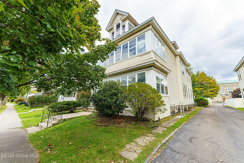 2nd image of 5 Marinello Terrace