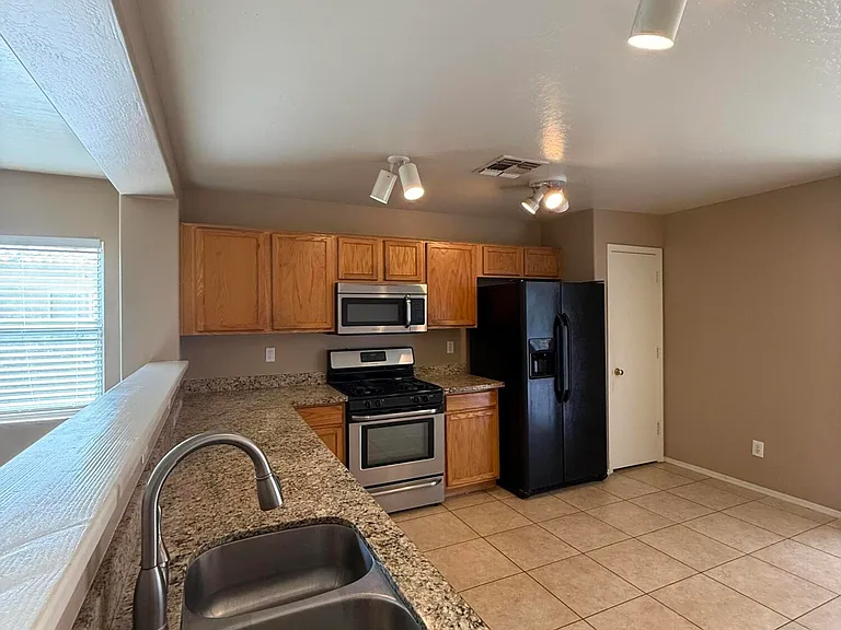 12622 W Corrine Dr — Photo 9