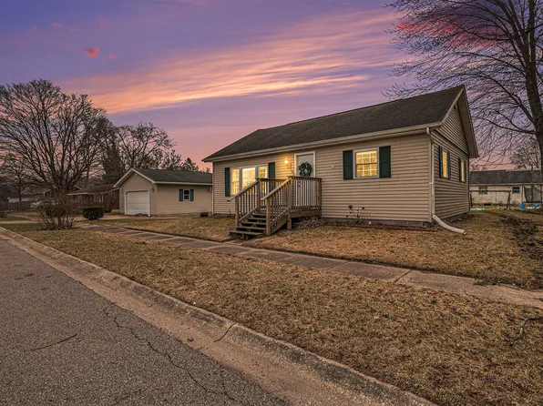 383 Evanston Rd, Kingsford Heights, IN 46346