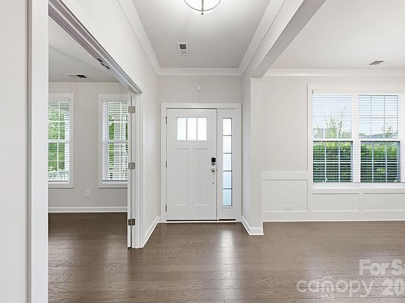 4th image of 445 Hudson Pl
