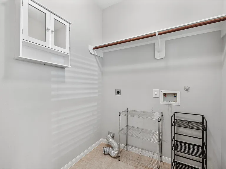 9906 Taylor Springs Ln — Photo 24