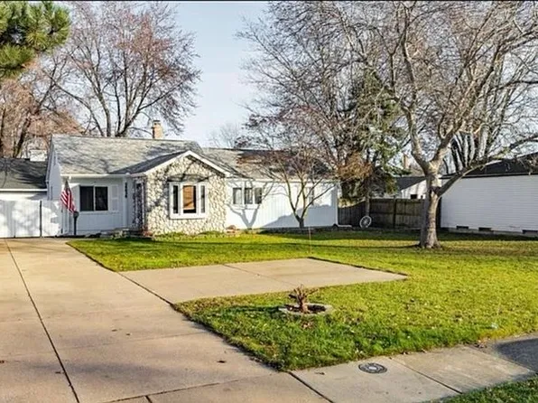 26836 Wenfield St, Roseville, MI 48066